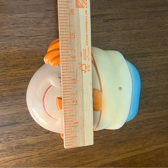 Raggedy Ann and Andy chalkware wall plaques, likely from the 1960s. - Picture 6 of 8